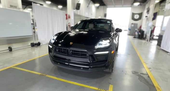 Thumbnail: 2023 Porsche Macan - 1