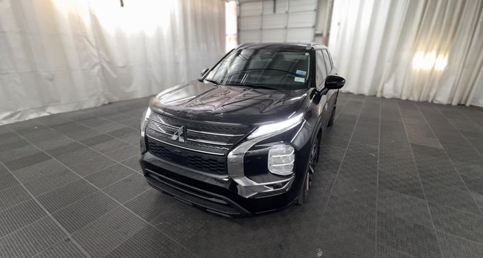 Thumbnail: 2023 Mitsubishi Outlander - 1