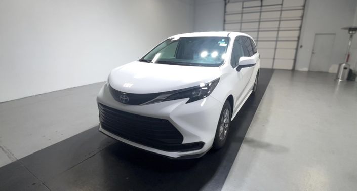 Thumbnail: 2024 Toyota Sienna - 1