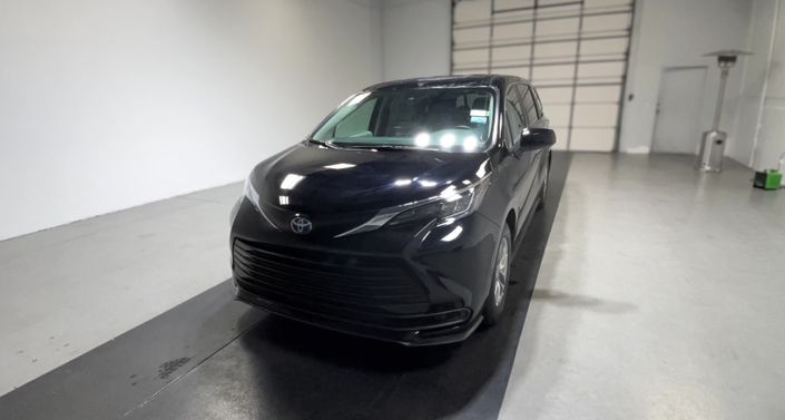 Thumbnail: 2024 Toyota Sienna - 1