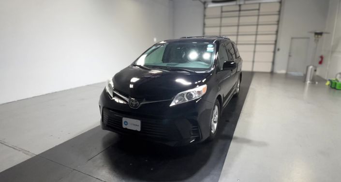 Thumbnail: 2018 Toyota Sienna - 1