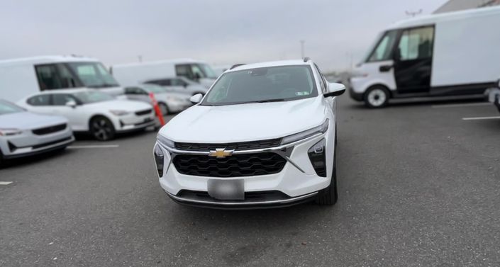 Thumbnail: 2025 Chevrolet Trax - 1