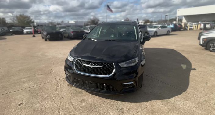 Thumbnail: 2023 Chrysler Pacifica - 1