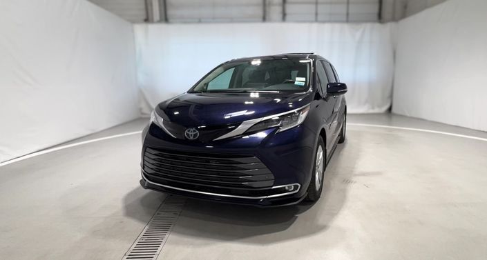 Thumbnail: 2021 Toyota Sienna - 1