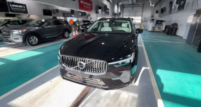 Thumbnail: 2022 Volvo XC60 - 1