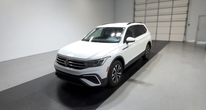 Thumbnail: 2023 Volkswagen Tiguan - 1