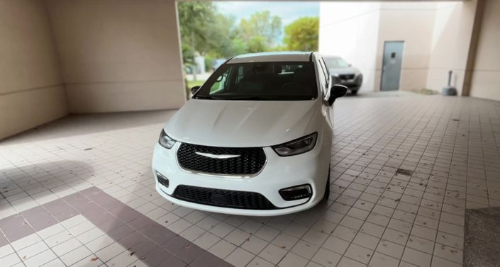 Thumbnail: 2025 Chrysler Pacifica - 1