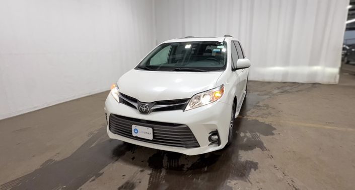 Thumbnail: 2019 Toyota Sienna - 1