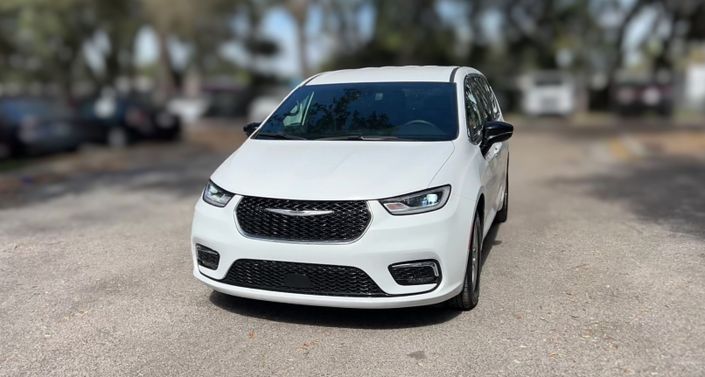 Thumbnail: 2025 Chrysler Pacifica - 1