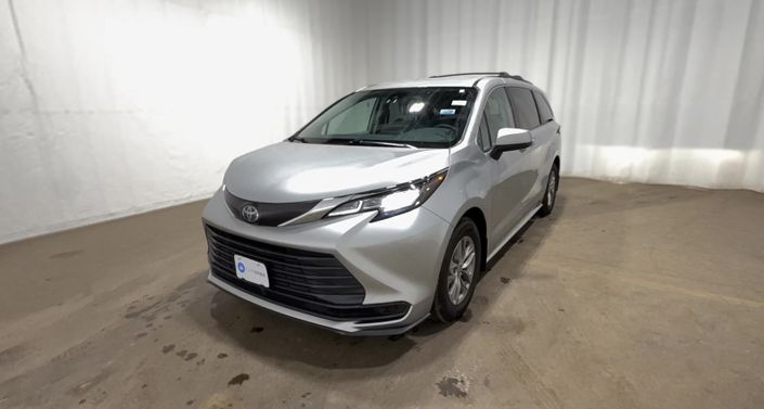 Thumbnail: 2022 Toyota Sienna - 1