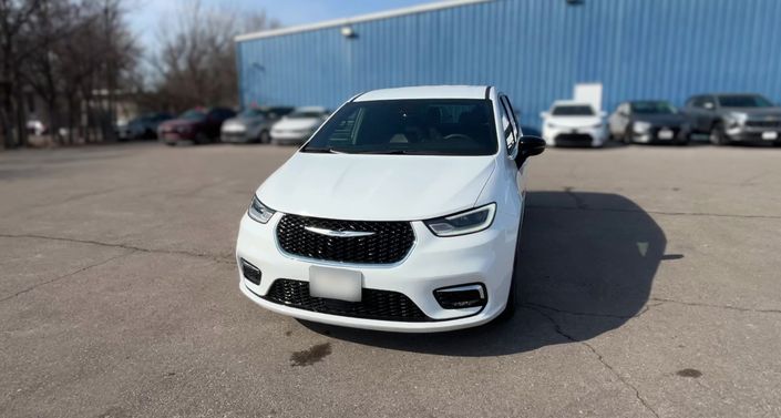 Thumbnail: 2025 Chrysler Pacifica - 1