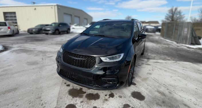 Thumbnail: 2025 Chrysler Pacifica - 1