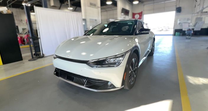 Thumbnail: 2022 Kia EV6 - 1