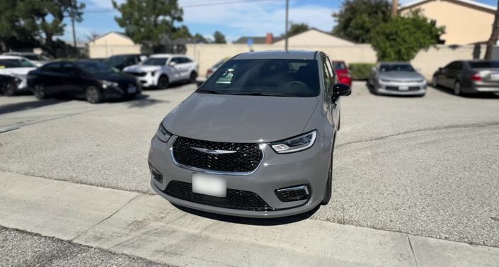 Thumbnail: 2025 Chrysler Pacifica - 1