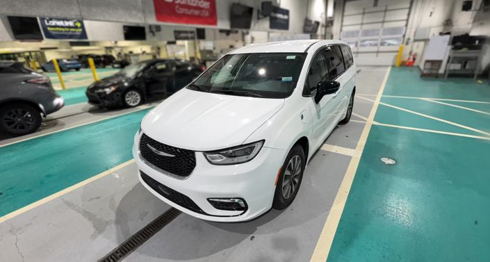 Thumbnail: 2024 Chrysler Pacifica - 1