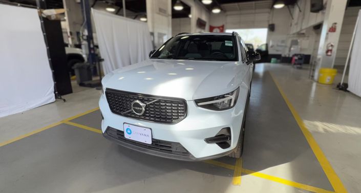 Thumbnail: 2024 Volvo XC40 - 1