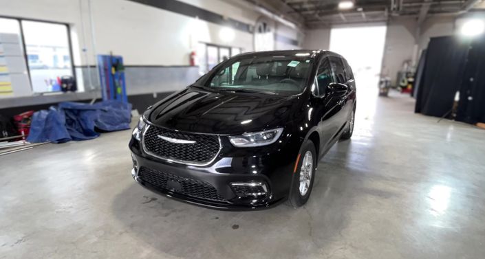 Thumbnail: 2025 Chrysler Pacifica - 1