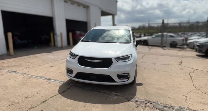 Thumbnail: 2025 Chrysler Pacifica - 1