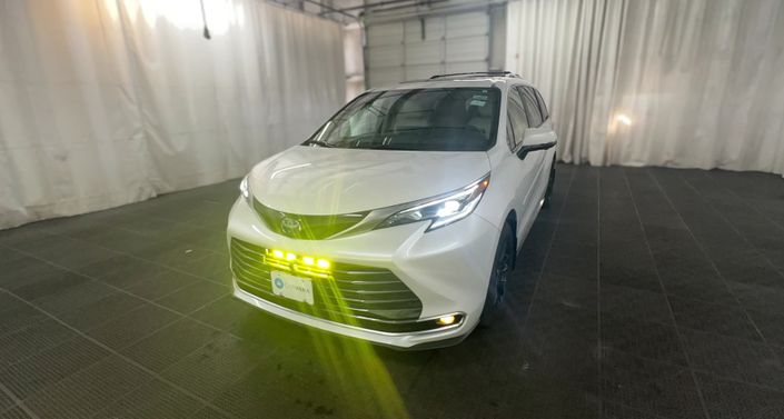 Thumbnail: 2025 Toyota Sienna - 1