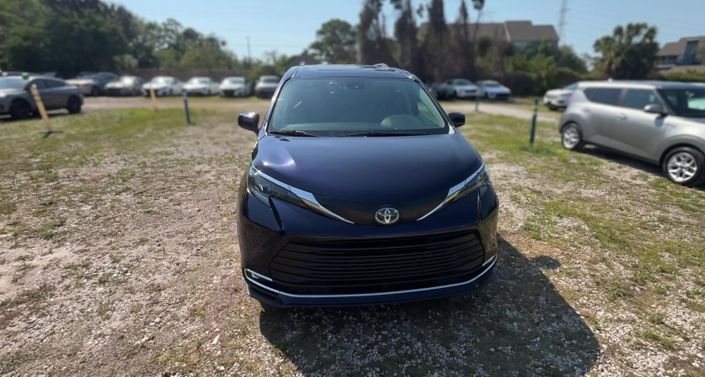 Thumbnail: 2024 Toyota Sienna - 1