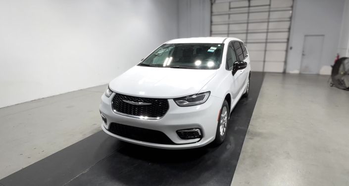 Thumbnail: 2024 Chrysler Pacifica - 1