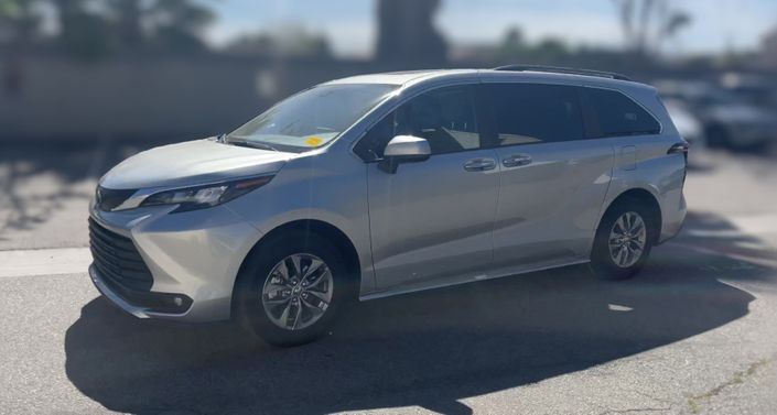 Thumbnail: 2025 Toyota Sienna - 1