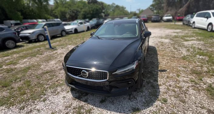 Thumbnail: 2025 Volvo V60 - 1