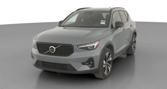 Thumbnail: 2023 Volvo XC40 - 1