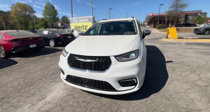 Thumbnail: 2023 Chrysler Pacifica - 1