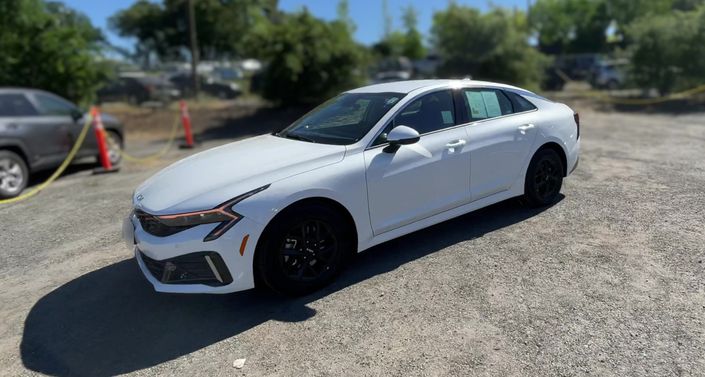 Thumbnail: 2025 Kia K5 - 1