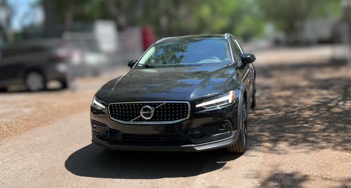 Thumbnail: 2025 Volvo V60 - 1