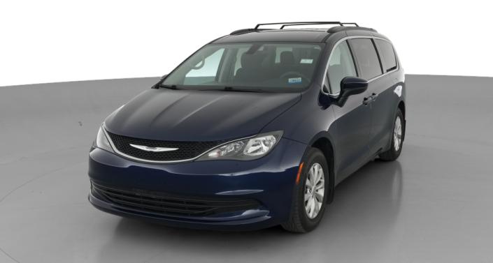 2017 Chrysler Pacifica Touring -
                  Lorain, OH