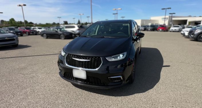 Thumbnail: 2023 Chrysler Pacifica - 1