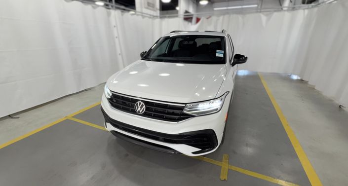 Thumbnail: 2022 Volkswagen Tiguan - 1