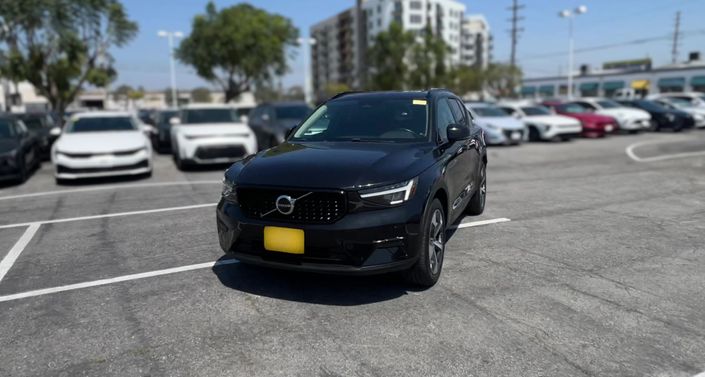 Thumbnail: 2024 Volvo XC40 - 1