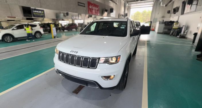Thumbnail: 2017 Jeep Grand Cherokee - 1