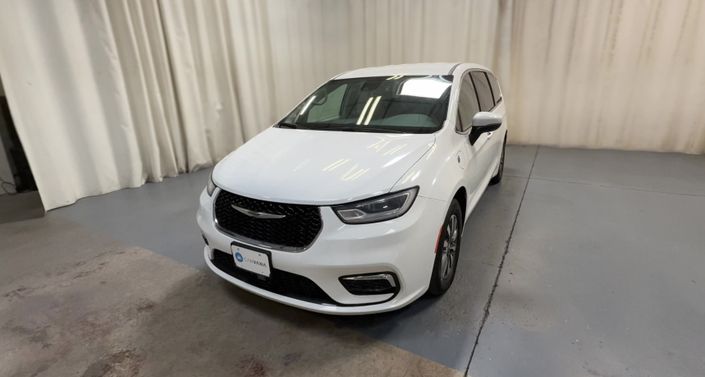 Thumbnail: 2023 Chrysler Pacifica - 1