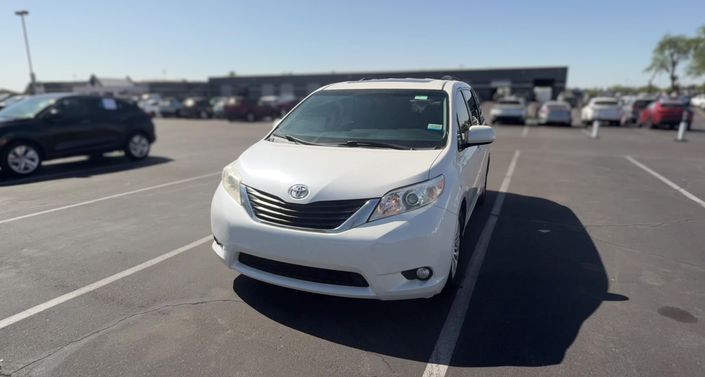 Thumbnail: 2015 Toyota Sienna - 1