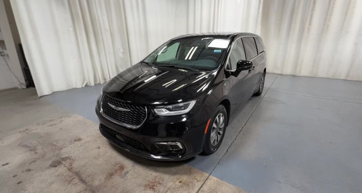 Thumbnail: 2024 Chrysler Pacifica - 1