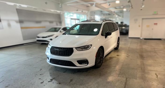 Thumbnail: 2025 Chrysler Pacifica - 1