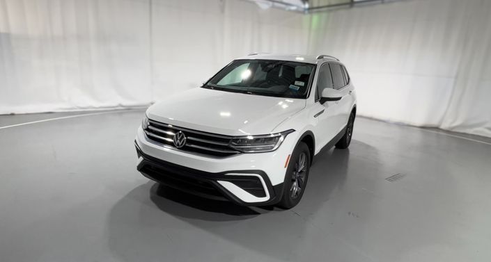 Thumbnail: 2022 Volkswagen Tiguan - 1