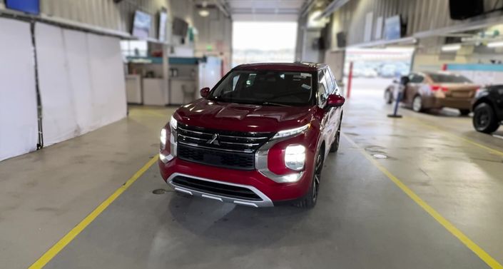 Thumbnail: 2023 Mitsubishi Outlander - 1