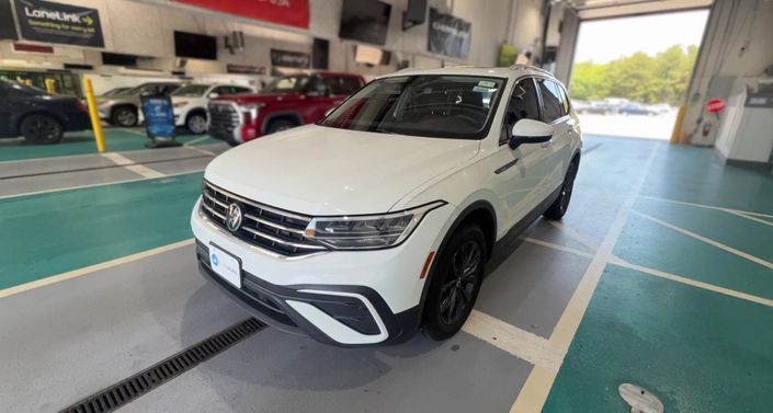 Thumbnail: 2022 Volkswagen Tiguan - 1
