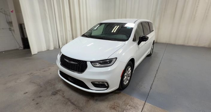 Thumbnail: 2024 Chrysler Pacifica - 1