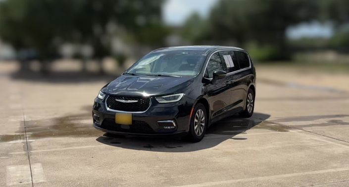 Thumbnail: 2023 Chrysler Pacifica - 1