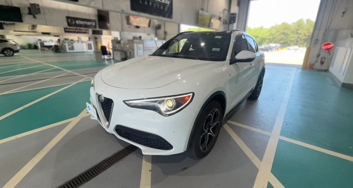Thumbnail: 2023 Alfa Romeo Stelvio - 1