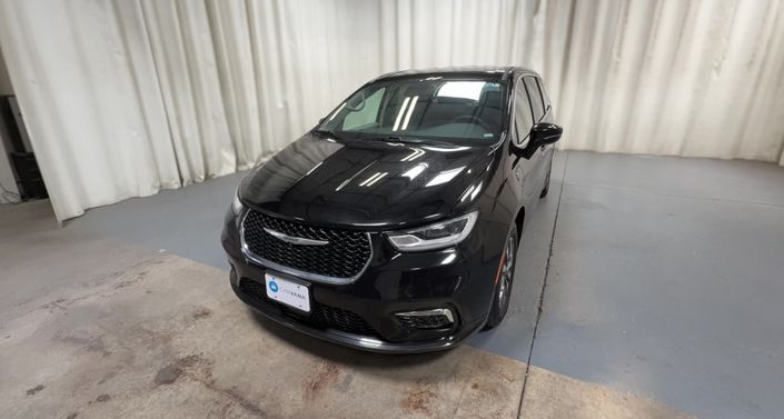 Thumbnail: 2024 Chrysler Pacifica - 1