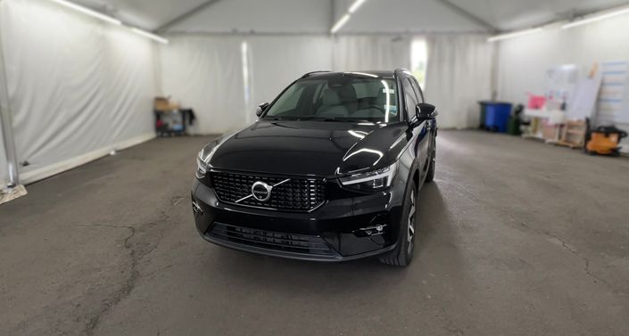 Thumbnail: 2025 Volvo XC40 - 1