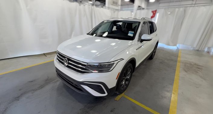 Thumbnail: 2023 Volkswagen Tiguan - 1