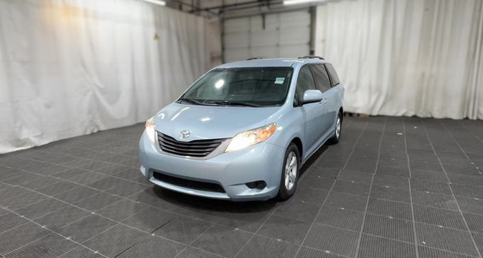 Thumbnail: 2016 Toyota Sienna - 1